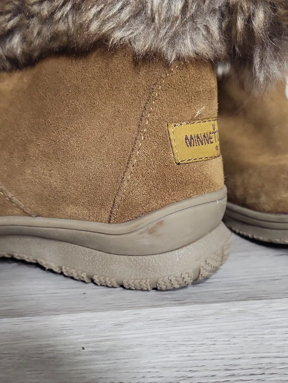 Minnetonka Womens 8 Tan Leather Ankle Boots Faux Fur Cuff Winter Cozy